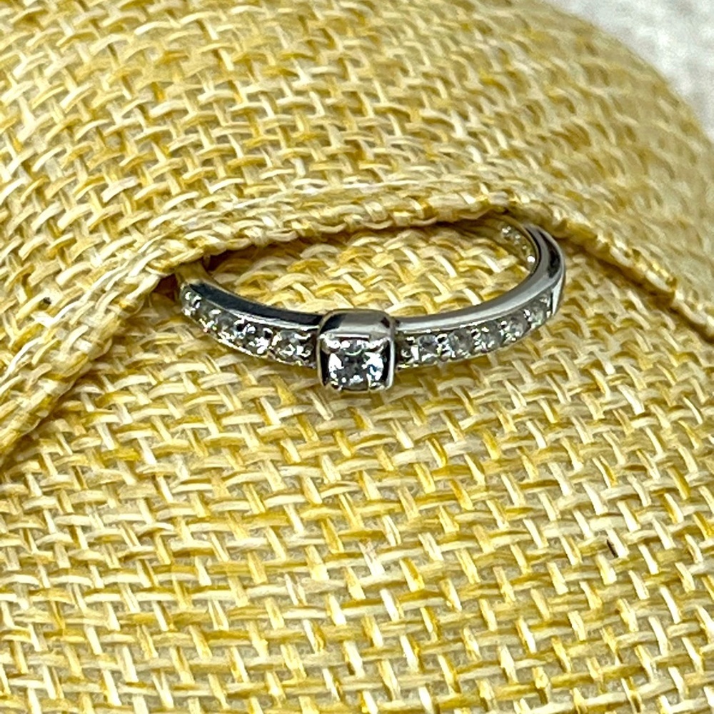 Vintage 925 FAS Sterling Silver Ring Size 7 CZ Solitaire & Channel Accents - Picture 5 of 17